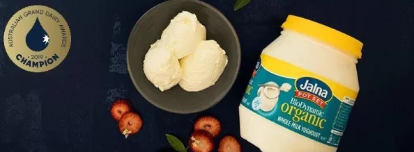 拔萝卜挤酸奶：这是一种结合了传统农耕与现代乳制品制作的趣味活动，展现了乡村生活的独特魅力和创意