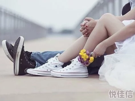 男生女生一起差差差轮滑鞋：这款轮滑鞋专为男女生设计，兼具时尚与舒适，让你在运动中尽情享受乐趣
