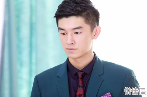 男男Gay做受  高潮电影小镇大法官
