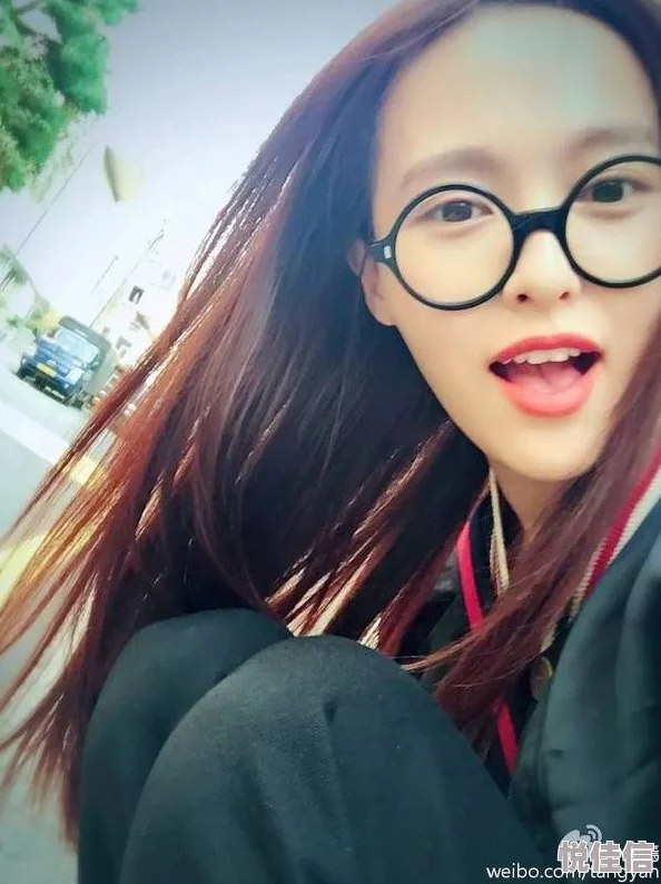 愉拍自拍一区首页刀来