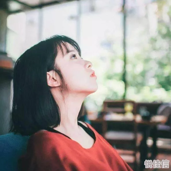 男人把j放在女人的屁股视频黑道女金钗勇敢追梦展现女性力量与智慧