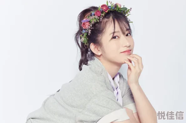 河北彩花作品番号据说出道初期曾用艺名“樱花妹”并拍摄过一些不太为人所知的写真